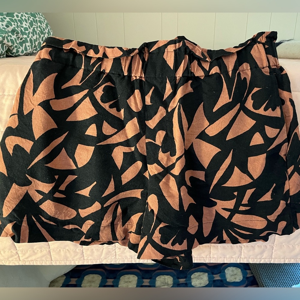 A New Day Patterned Elastic Waist Shorts Worn and Washed. Size Large